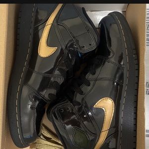 AIR JORDAN 1 PHAT GS ‘BLACK METALLIC GOLD’